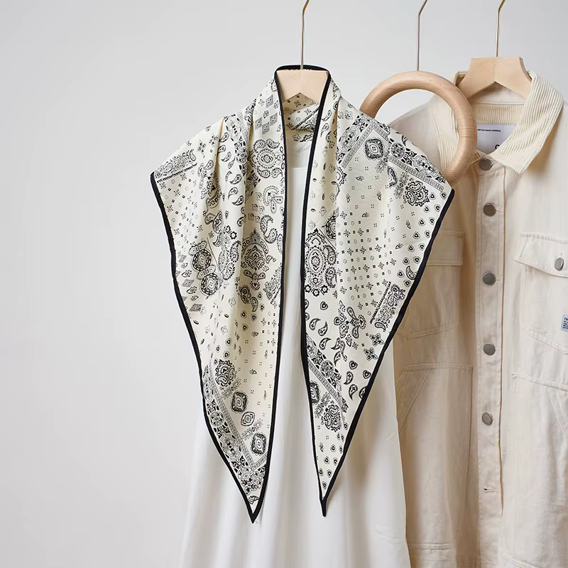 Écharpe triangulaire, nouveau design, écharpe bandana tendance pour femmes, écharpe de plage d'été e