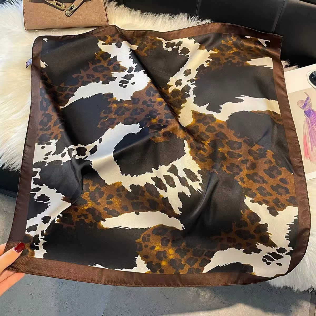 Écharpe imprimée léopard de 68 cm en fibre de polyester pour toutes les saisons, écharpe pour femmes