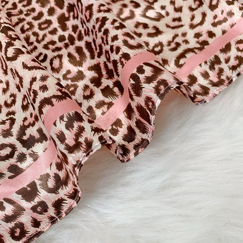 2025 Design marque foulard