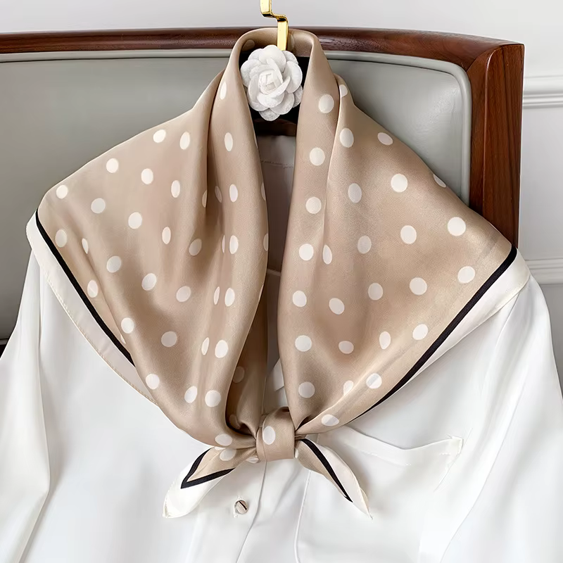 Écharpe carrée à pois pour femme