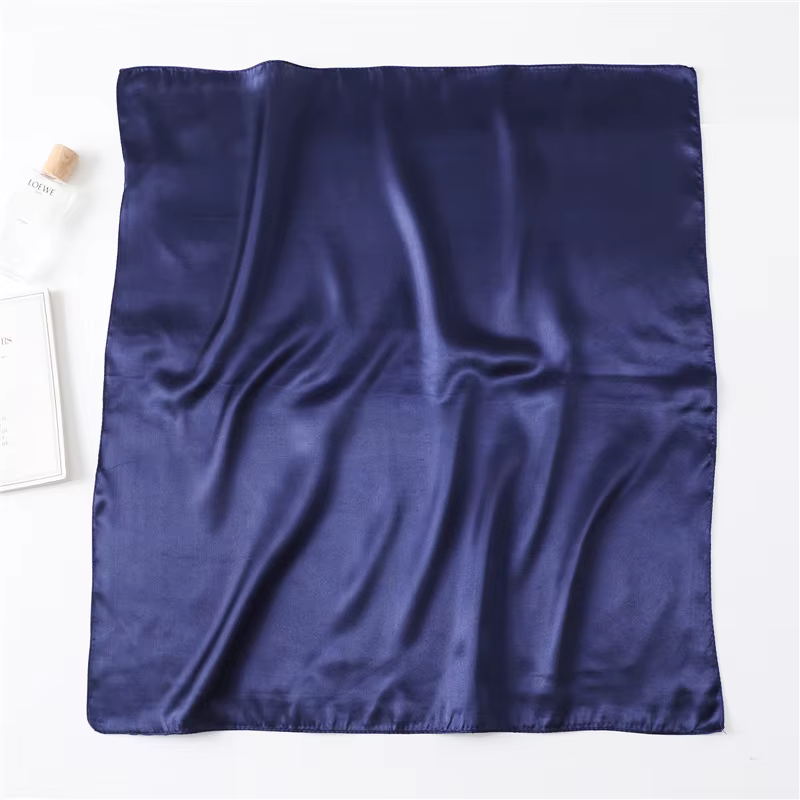 Foulard carré en soie pour femmes
