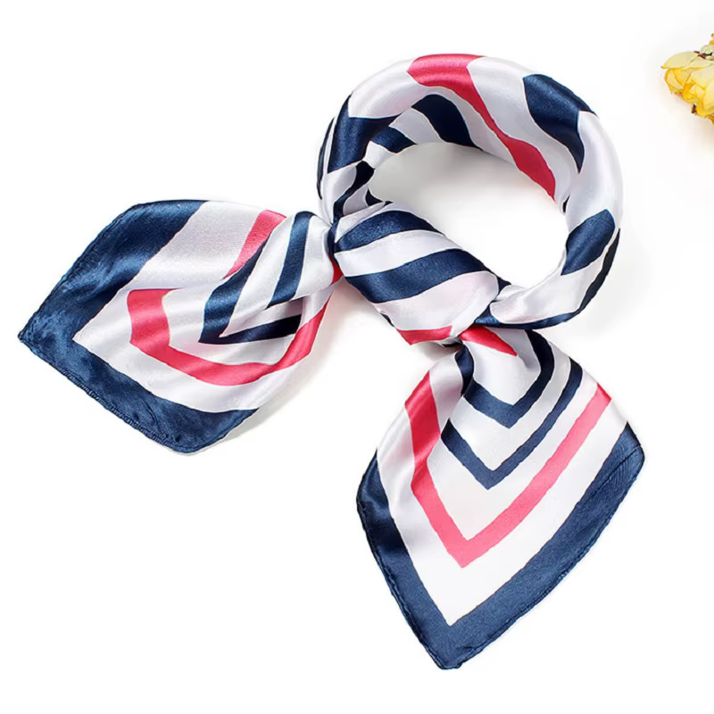 Petit foulard carré en soie 60 cm