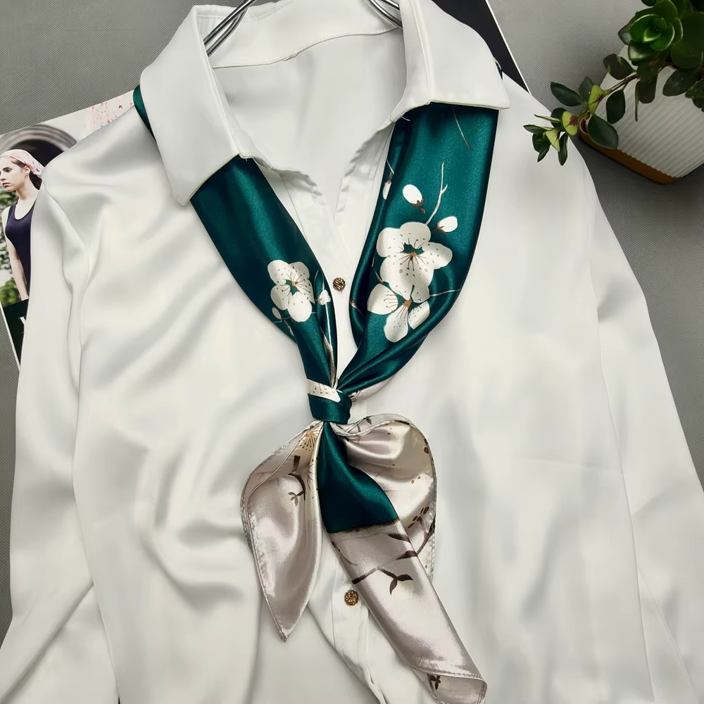 Foulard en soie gris vert