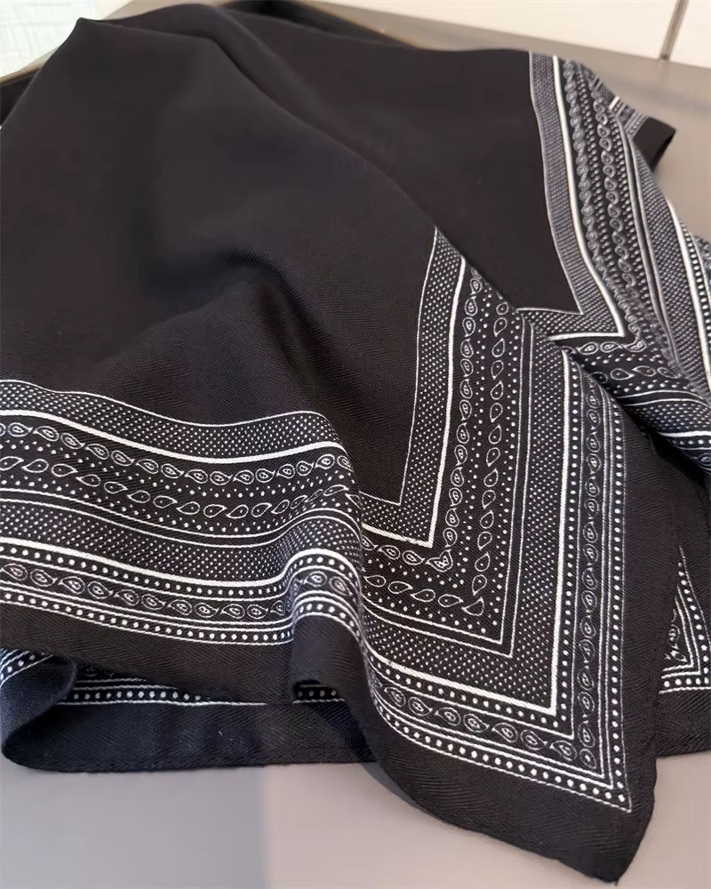 Foulard carré de luxe de couleur unie pour femmes