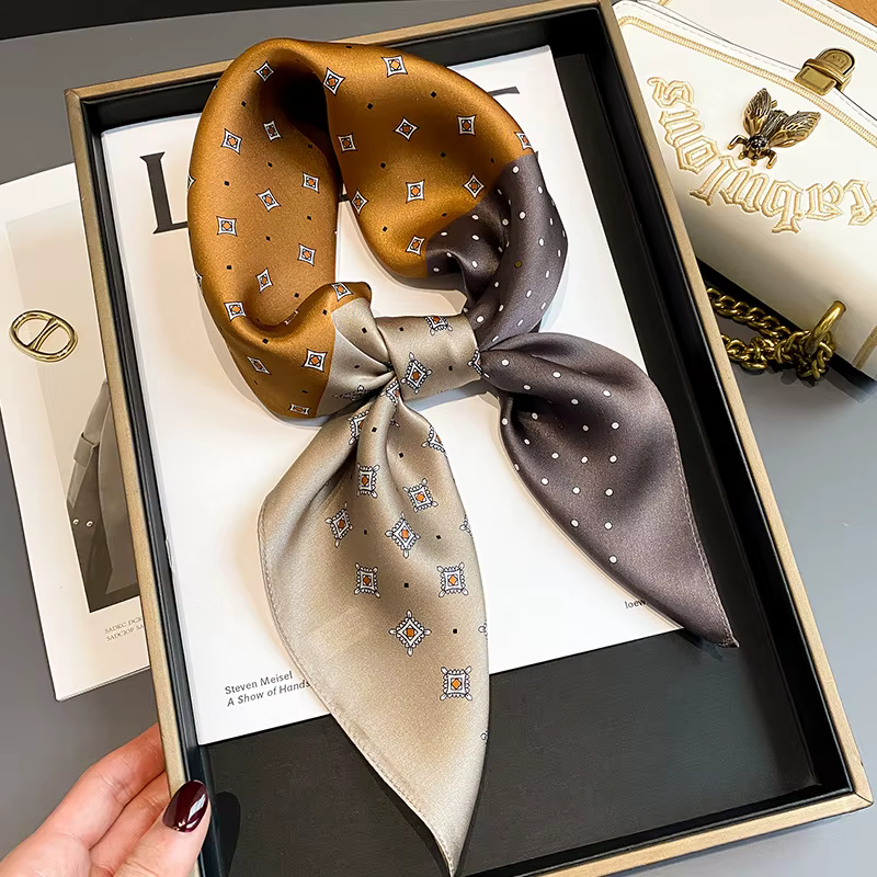 Foulard carré en soie de marque de luxe pour femmes