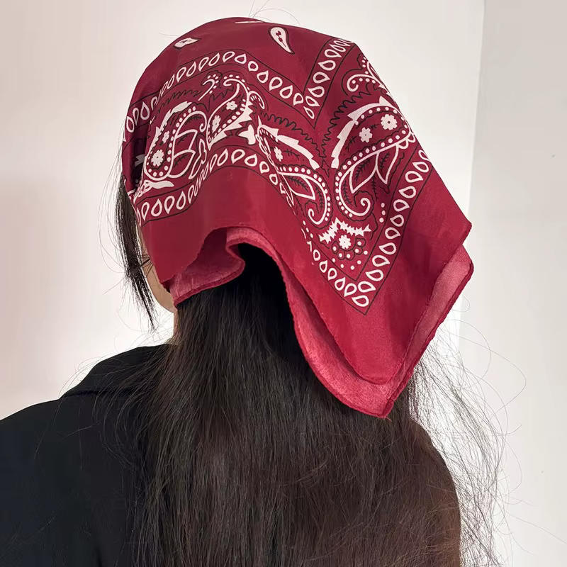 Foulard carré rouge bordeaux style western
