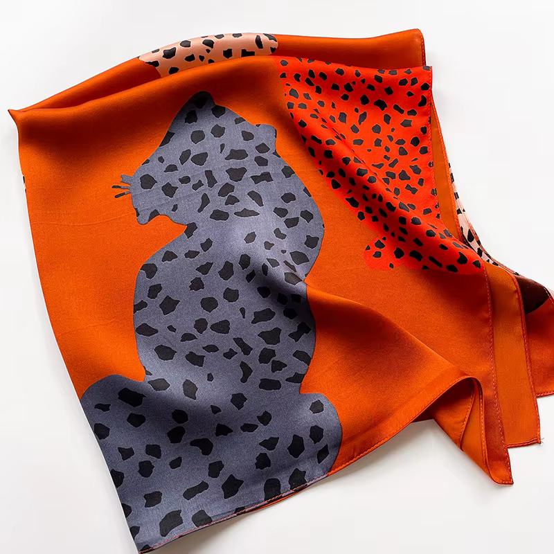 Foulard léopard 100% naturel en soie véritable pour femmes