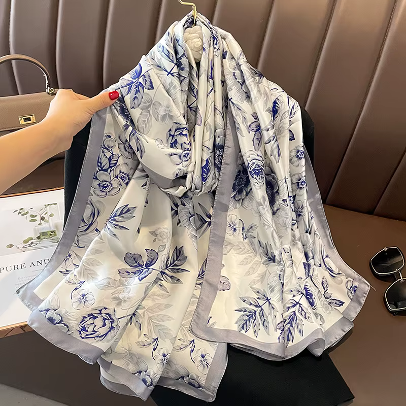 Écharpe de Luxe à Motif Floral pour Femme