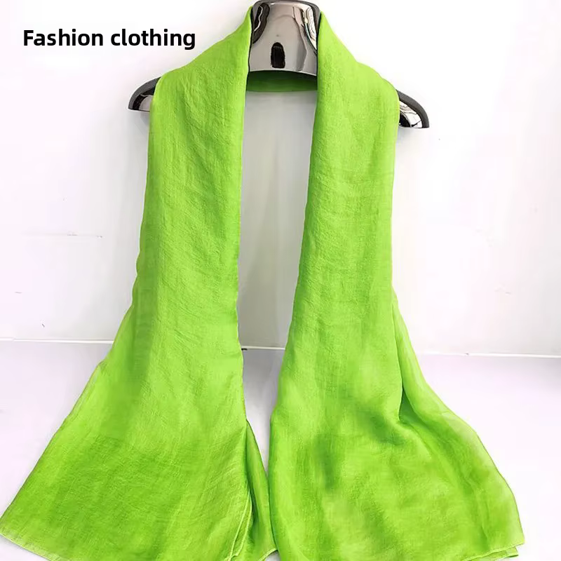 Foulard en soie rouge pour femmes