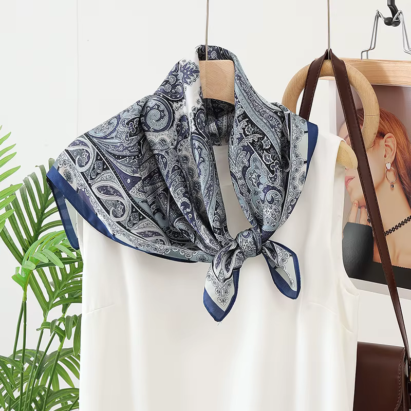 Foulard carré semblable à de soie pour femmes