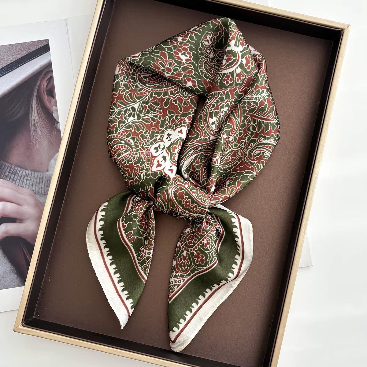 Foulard carré en soie pour femmes