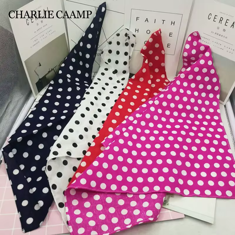Écharpe carrée en coton à pois pour femmes