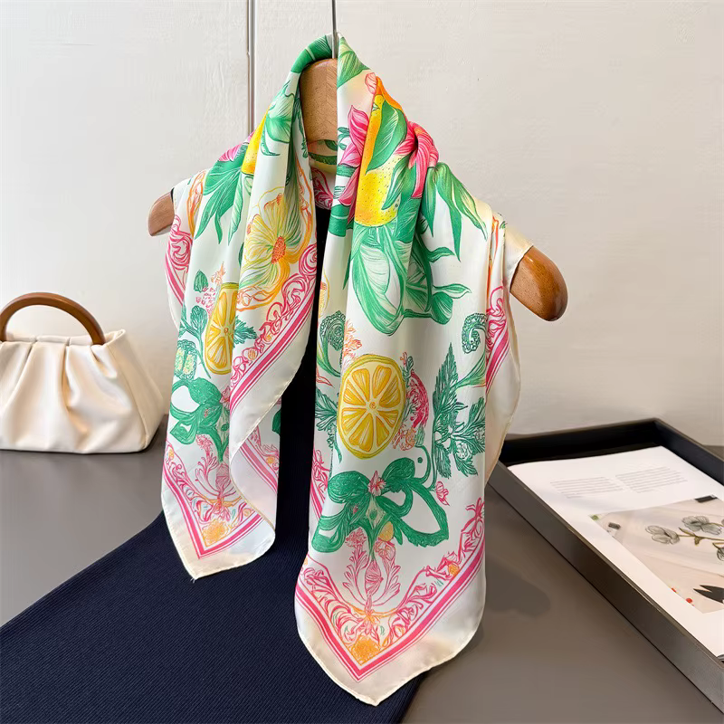 Foulard carré de luxe en soie pour femmes
