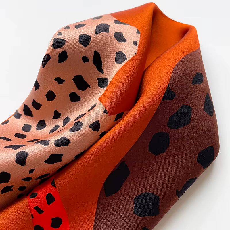 Foulard léopard 100% naturel en soie véritable pour femmes