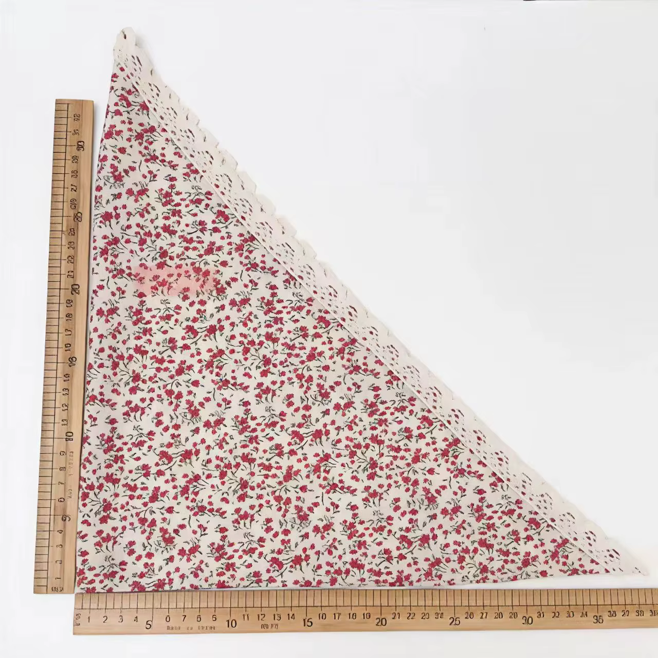 Écharpe triangulaire à bordure en dentelle florale de style pastoral