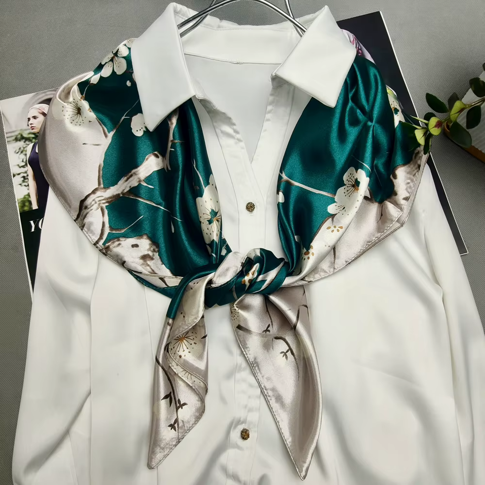 Foulard en soie gris vert