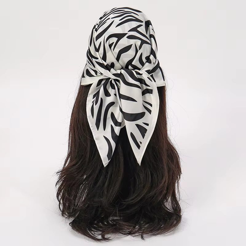 2025 mode zèbre rayures concepteur impression écharpe femmes 70x70 cm foulards en soie luxe Bandana Hijab foulard châle