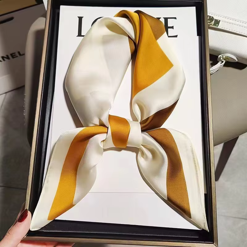 Foulard carré imprimé de luxe pour femmes
