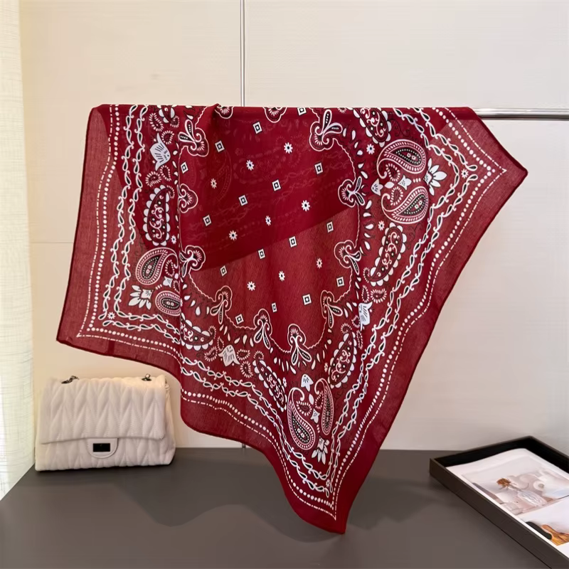 Foulard carré de luxe en forme de cajou pour femmes