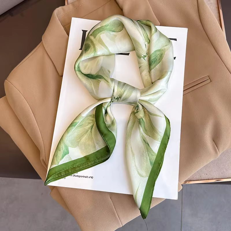 Écharpe carrée à imprimé floral vert pour femme