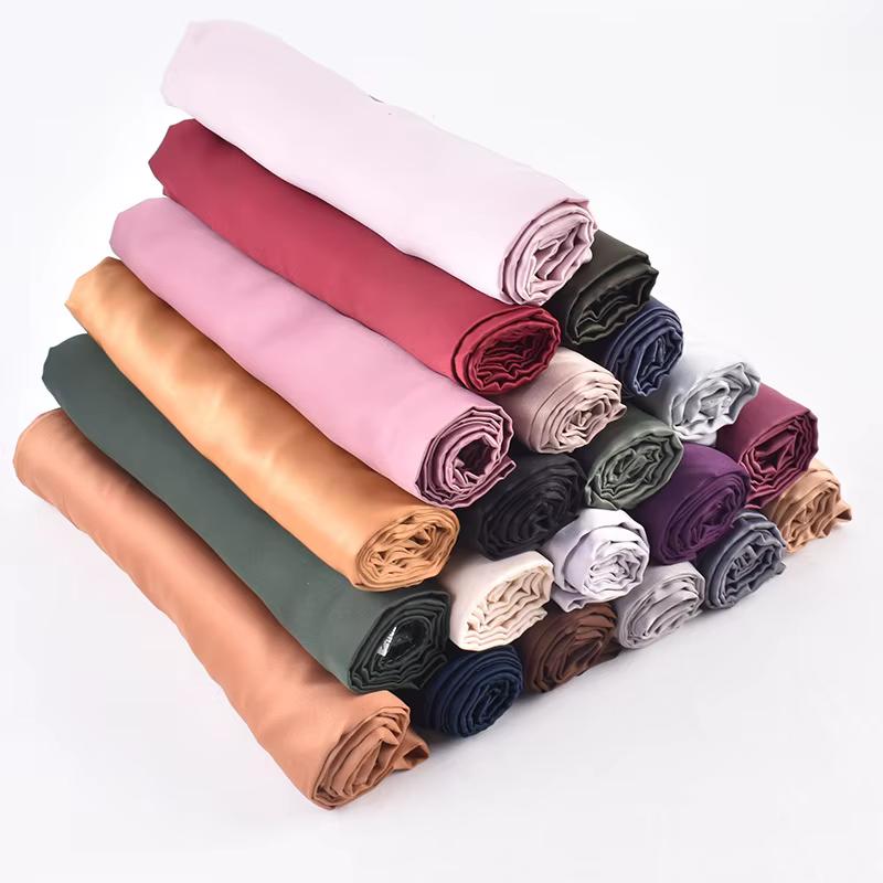 Foulard carré en satin mat pour femme