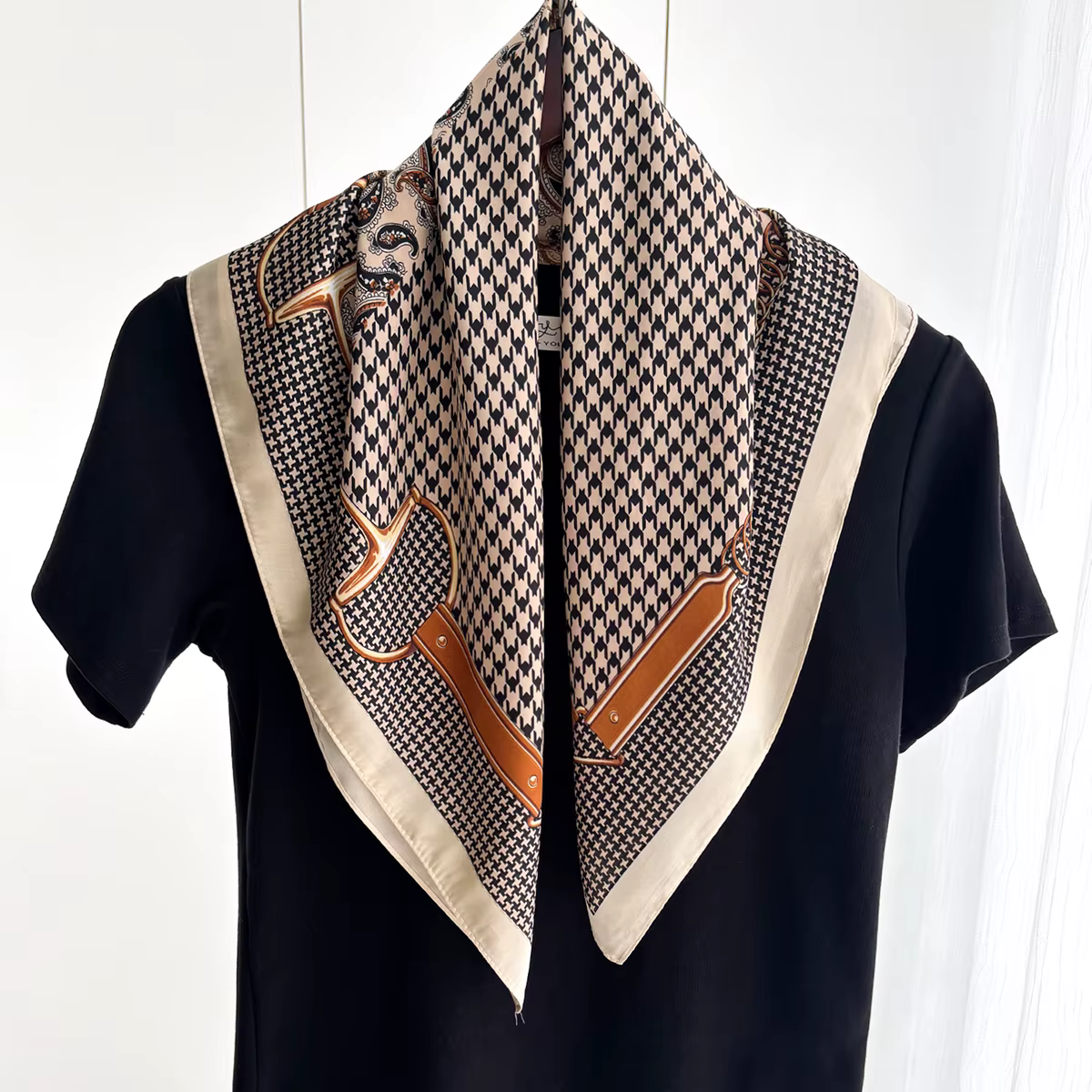 Foulard carré imprimé de luxe pour femmes