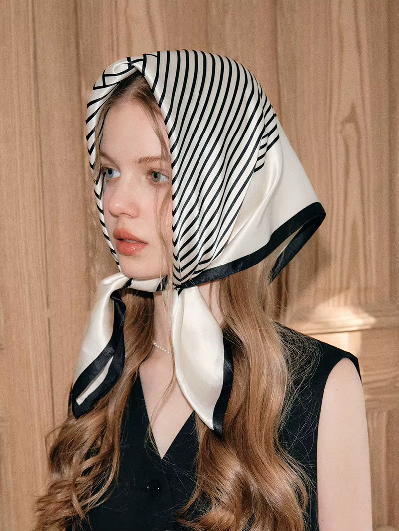 Écharpe rayée minimaliste nordique pour femme