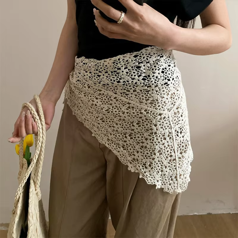 Écharpe triangulaire en dentelle au crochet