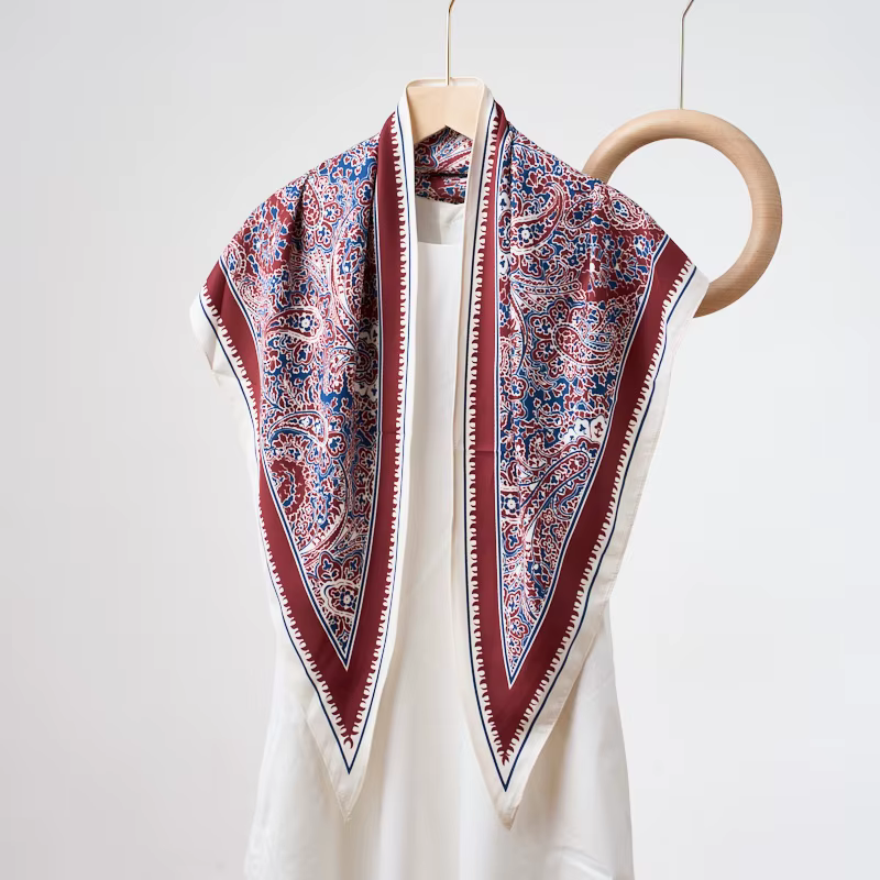 Nouvelle Écharpe Triangulaire Tendance pour Femme