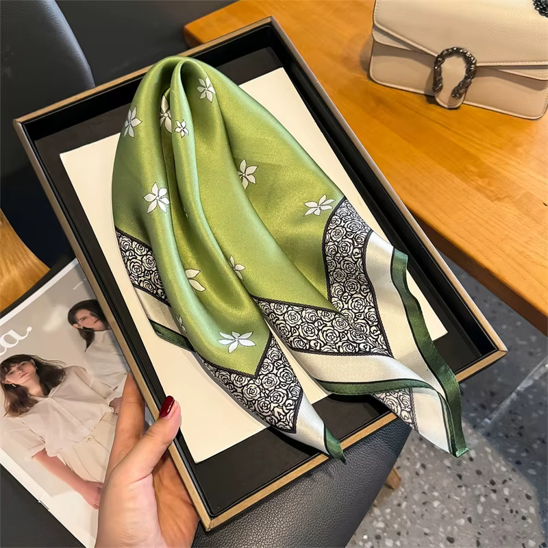 100% foulard en soie Bandana femmes foulards carrés