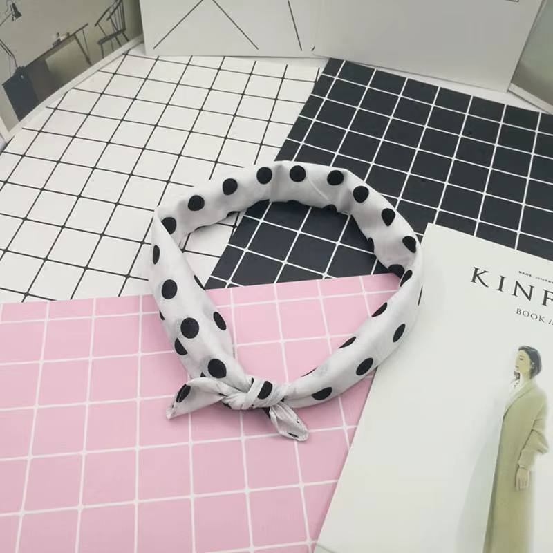 Écharpe carrée en coton à pois pour femmes