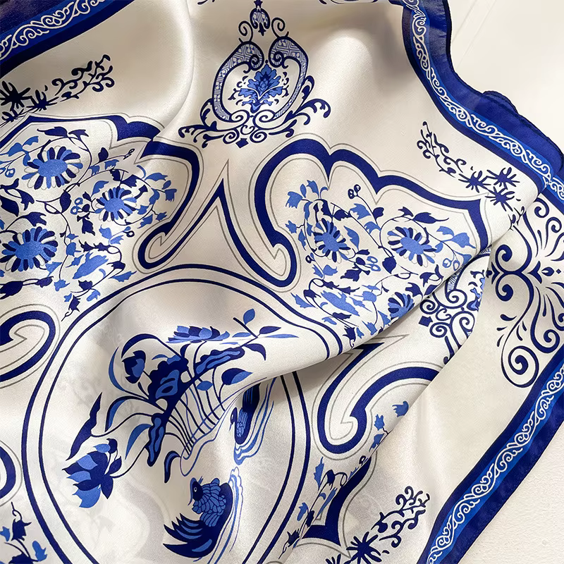 Écharpe en satin pour femmes