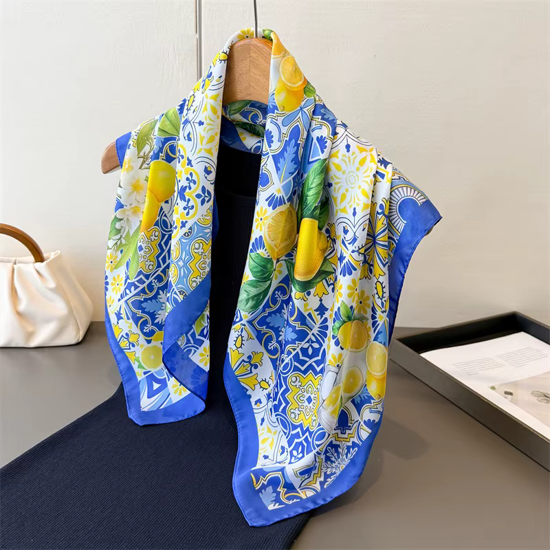 Foulard carré de luxe en soie pour femmes