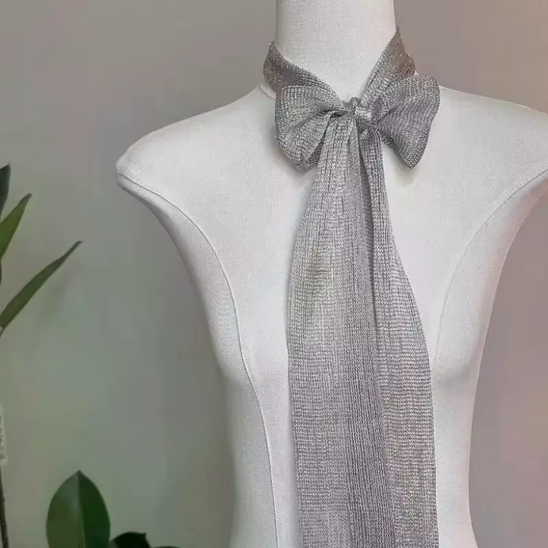 Écharpe en tissu à franges et pompons