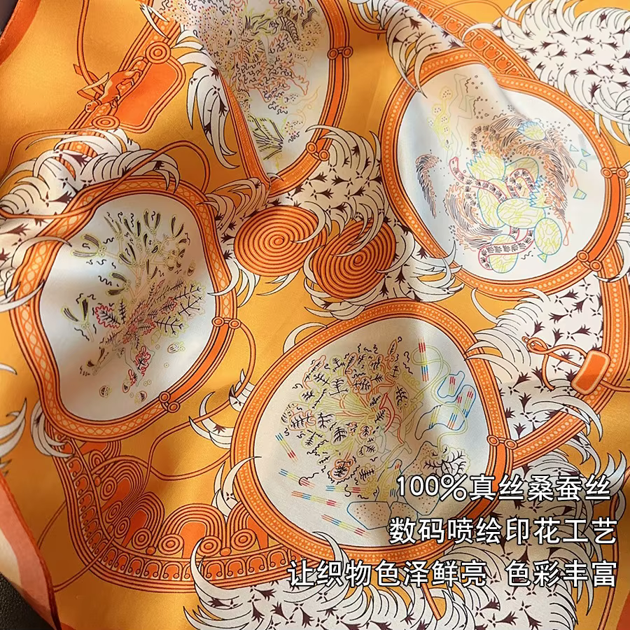 Nouvelle collection printemps : Foulard carré en soie orange pour femme