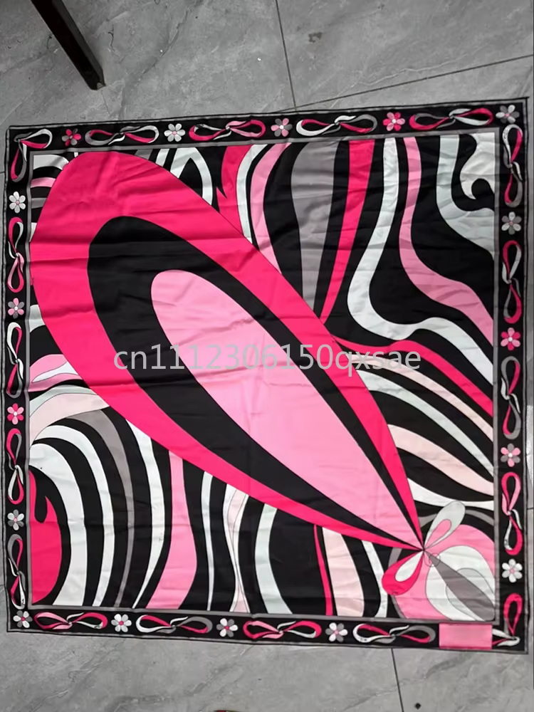 Écharpe en soie noire pour femme avec logo signature