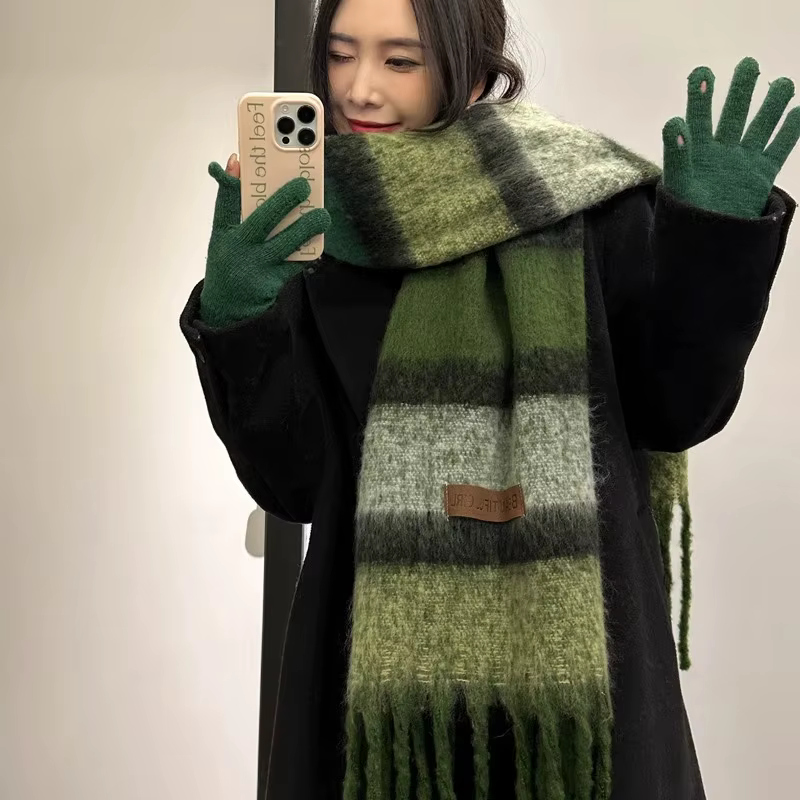Écharpe pour femmes hiver rayé horizontal Mohair Version coréenne polyvalent étudiant haut de gamme épaissi chaud cou