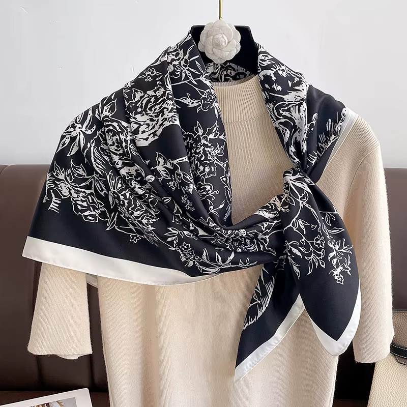 Foulard carré en sergé imprimé design pour femme