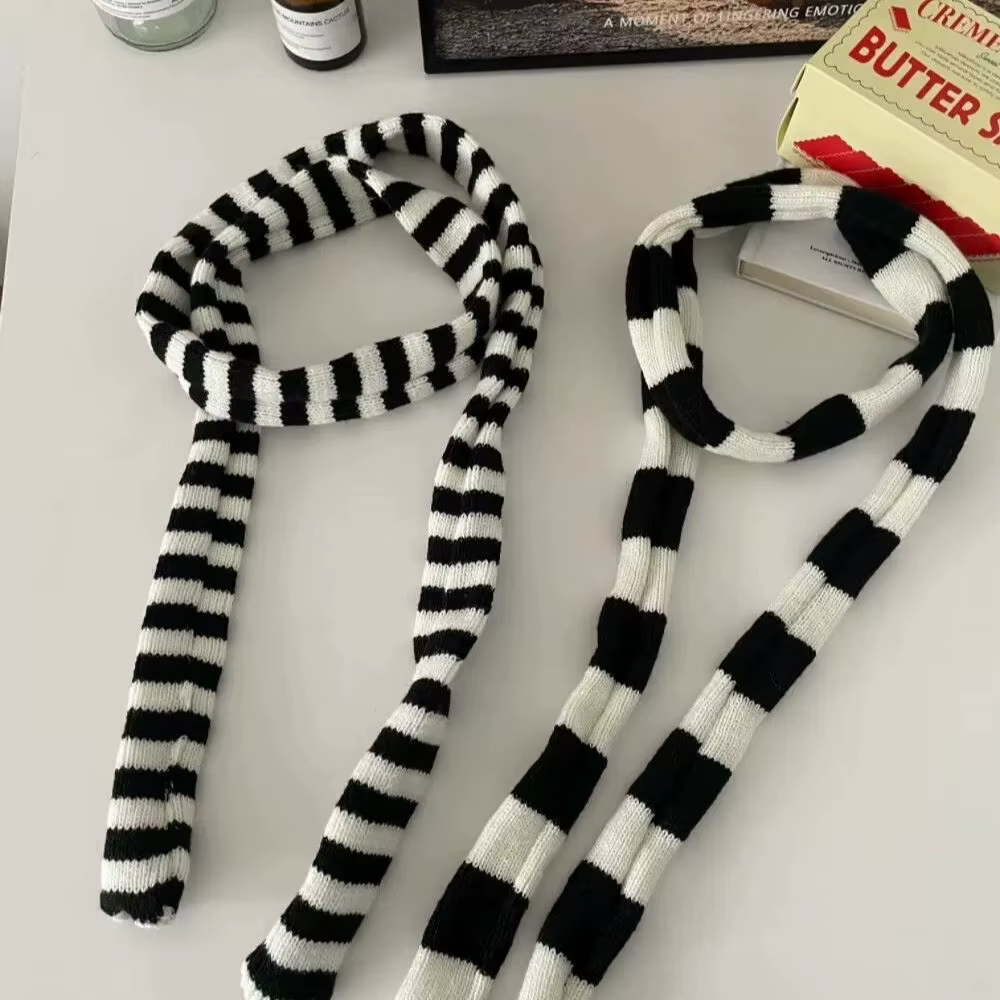 Écharpe rayée noire et blanche pour filles