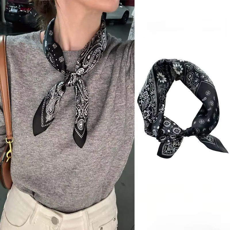 Cou foulard en soie avec sensation haut de gamme