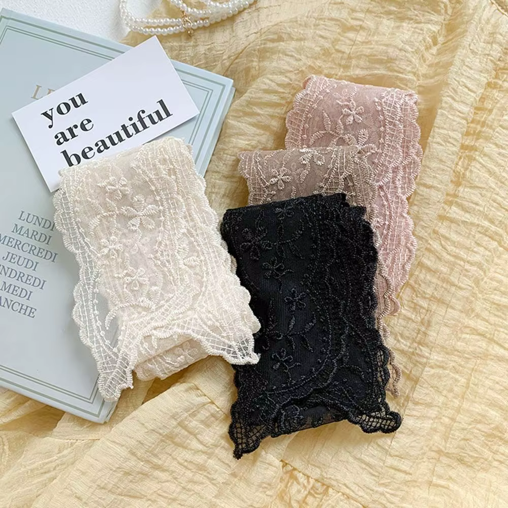 Écharpe en dentelle douce à la mode