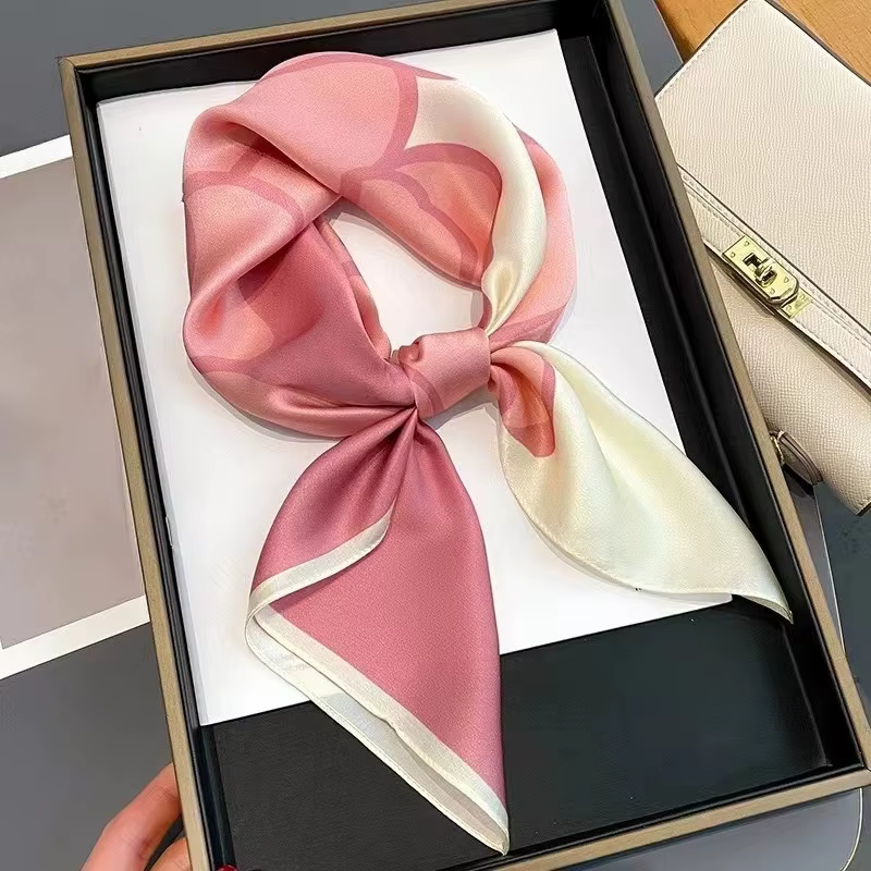 Écharpe carrée à fleurs roses pour femmes