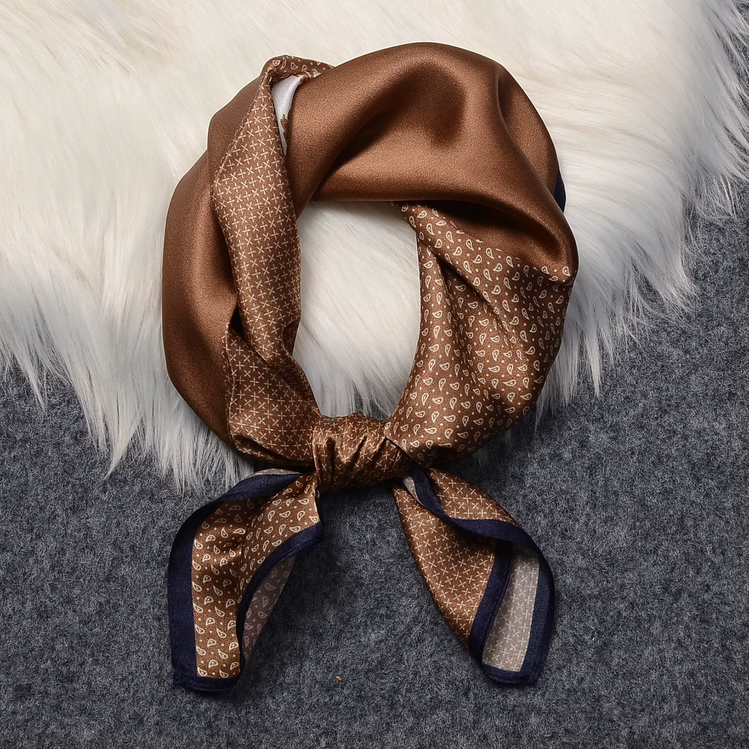 Foulard carré en soie de mûrier pour hommes
