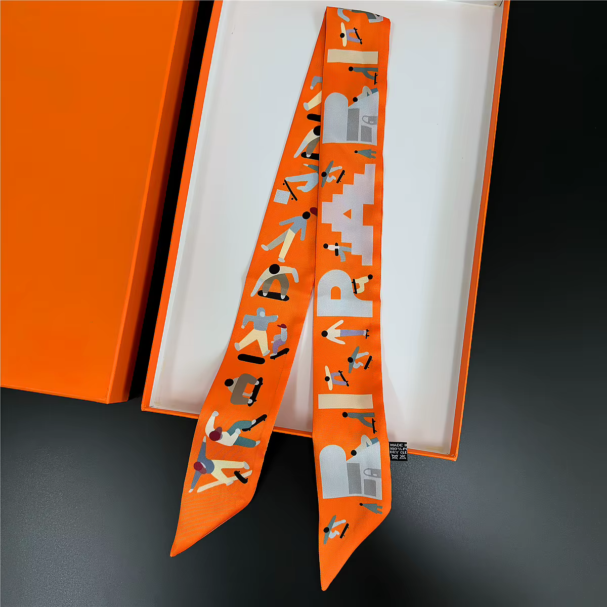 Écharpe en sergé de lettres de planche à roulettes pour femmes