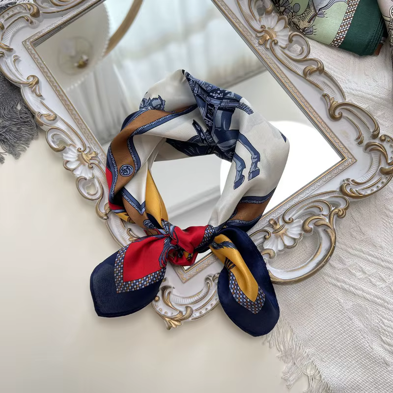 Foulard carré en satin vintage à imprimé équestre