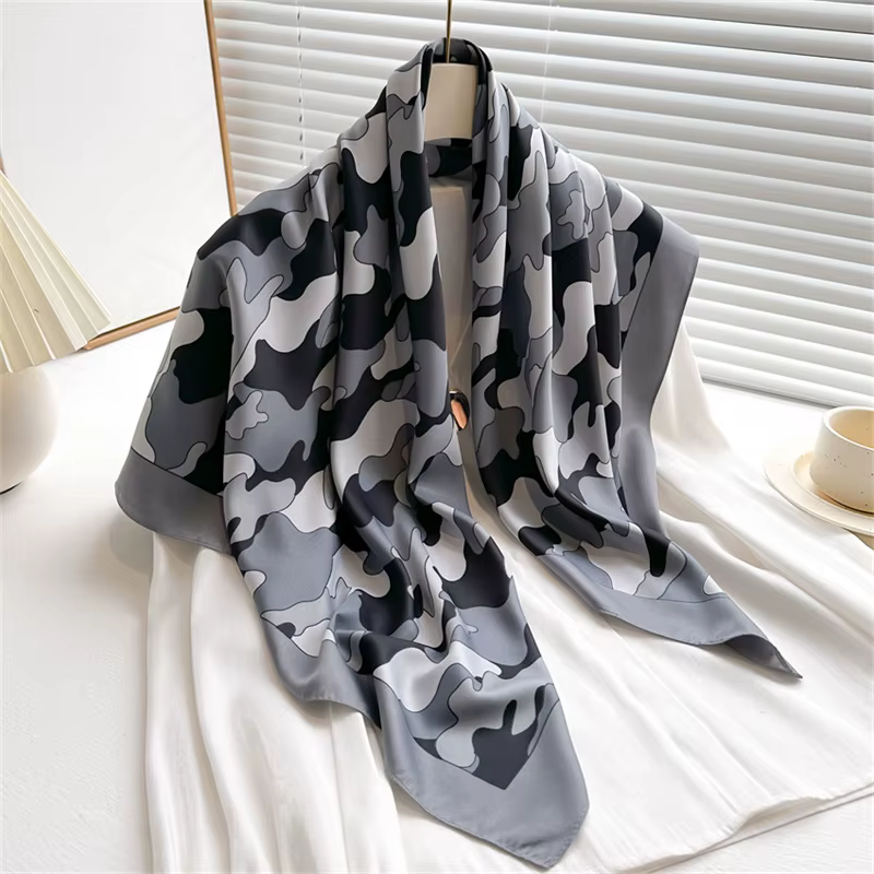 Grand Foulard Carré à Imprimé Nuage pour Femme