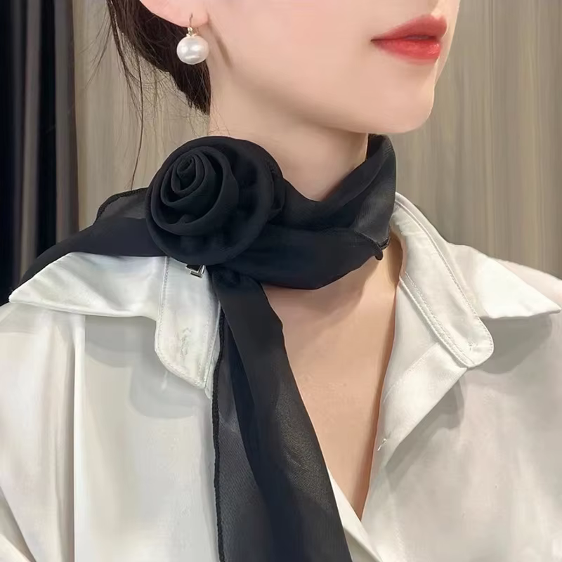 Foulard en soie au design rose élégant
