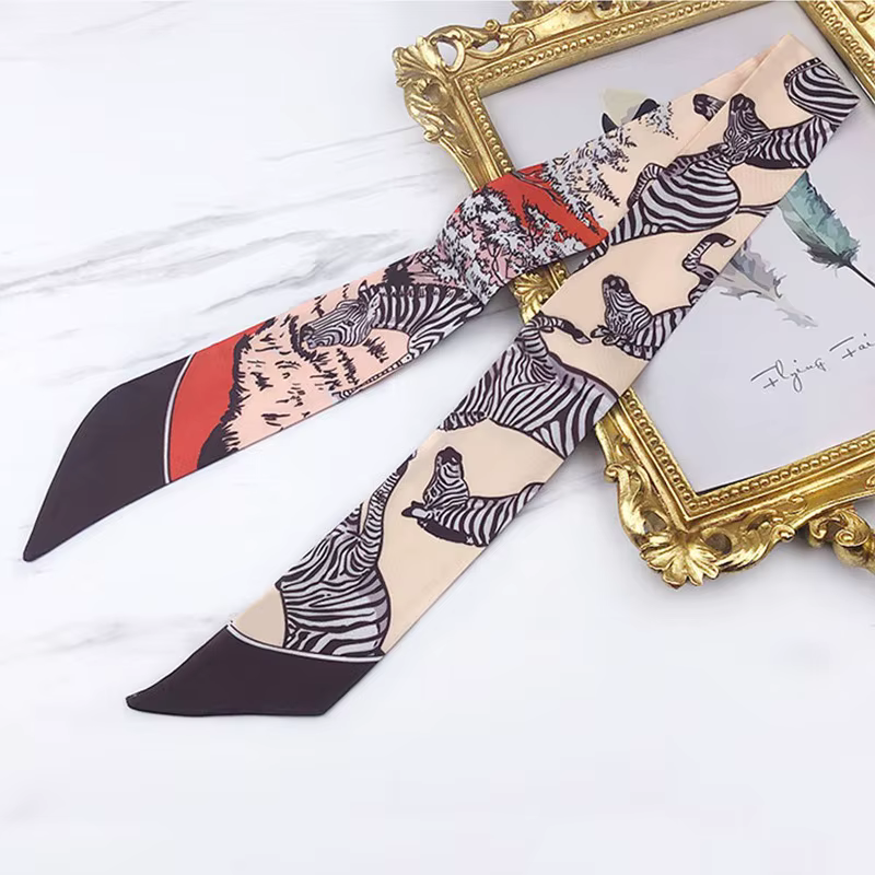 Foulard en soie avec ruban sergé pour femmes