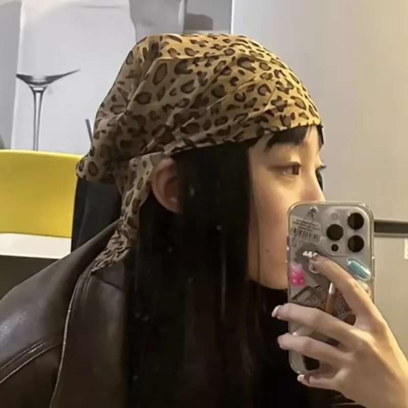 Foulard carré rétro imprimé léopard pour femmes