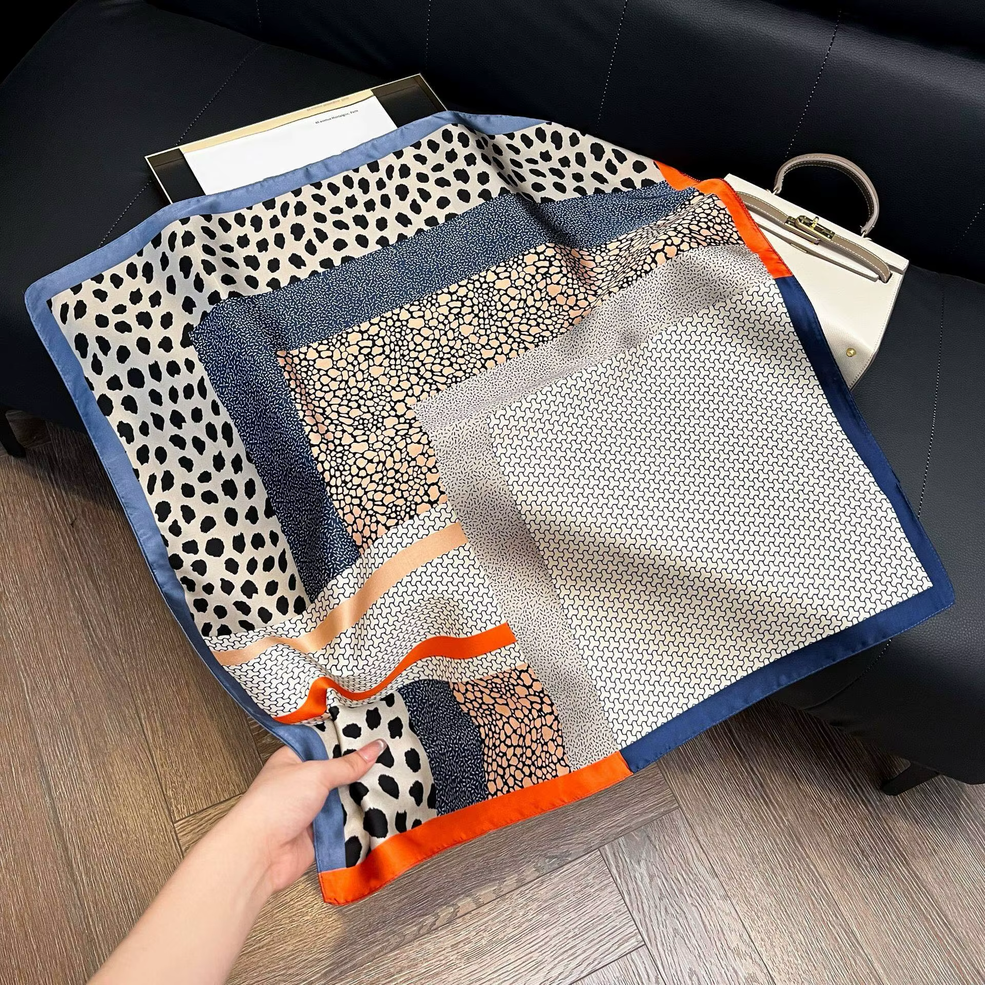 Nouveau foulard carré léopard 70x70